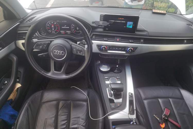 Used Audi A4L 2018 30th Anniversary Edition 40 TFSI Fashion Model Center Console