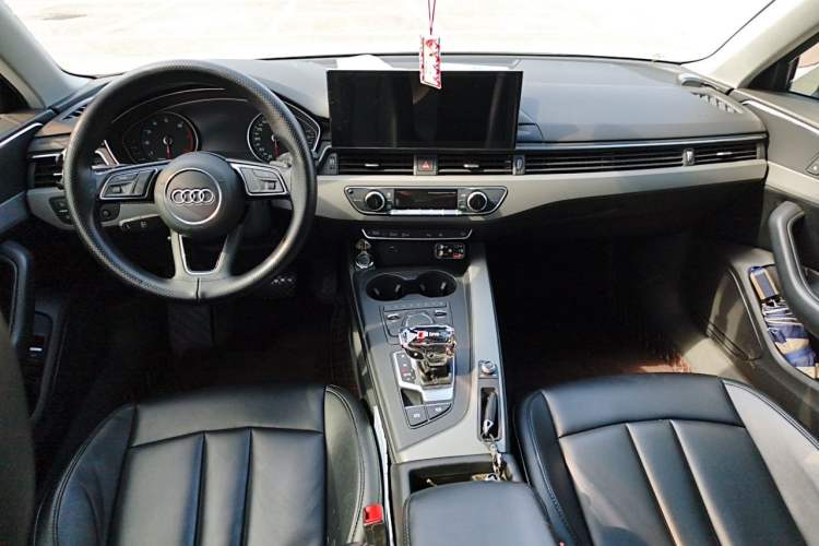 Used Audi A4L 2018 30th Anniversary Edition 40 TFSI Fashion Model Center Console