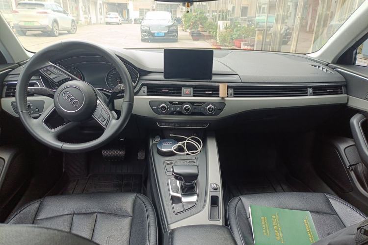 Used Audi A4L 2018 30th Anniversary Edition 40 TFSI Trendy Model Center Console