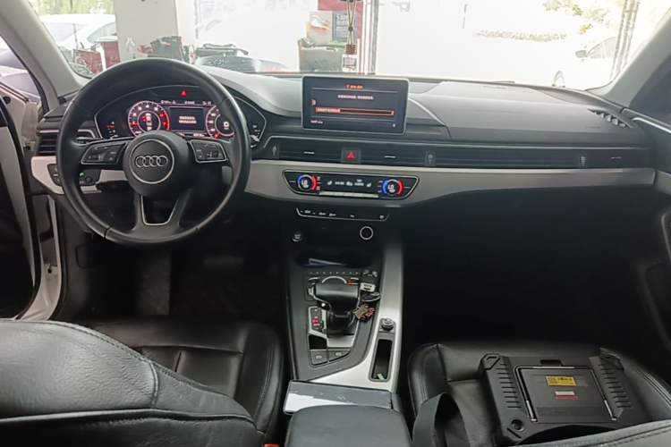 Used Audi A4L 2018 30th Anniversary Edition 40 TFSI Fashion Model Center Console