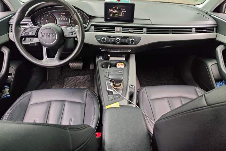 Used Audi A4L 2018 30th Anniversary Edition 40 TFSI Trendy Model Center Console