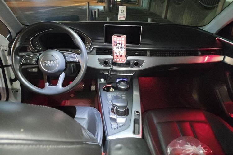 Used Audi A4L 2018 30th Anniversary Edition 40 TFSI Fashion Model Center Console