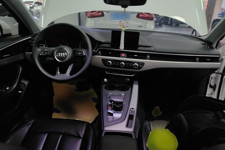 Used Audi A4L 2018 30th Anniversary Edition 40 TFSI Trendy Model Center Console