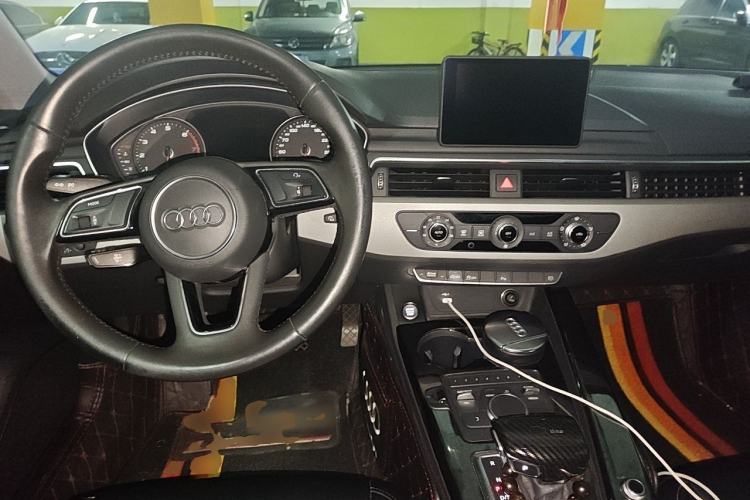 Used Audi A4L 2018 30th Anniversary Edition 40 TFSI Fashion Model Center Console
