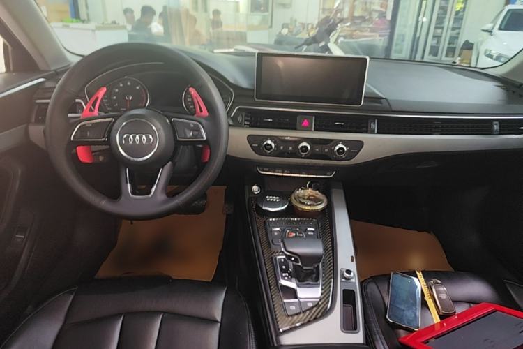 Used Audi A4L 2018 30th Anniversary Edition 40 TFSI Trendy Model Center Console