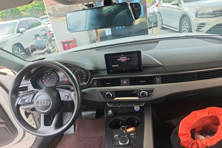 Used Audi A4L 2018 30th Anniversary Edition 40 TFSI Trendy Model Center Console
