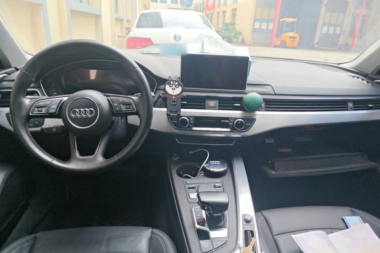 Used Audi A4L 2018 30th Anniversary Edition 40 TFSI Fashion Model Center Console