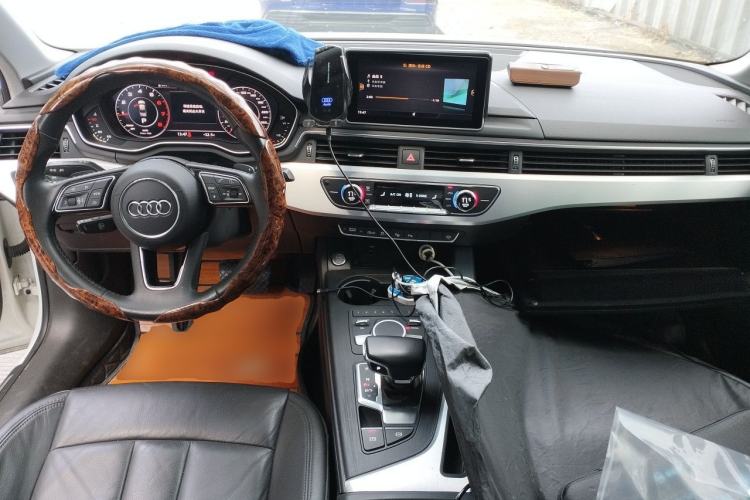 Used Audi A4L 2018 30th Anniversary Edition 40 TFSI Fashion Model Center Console