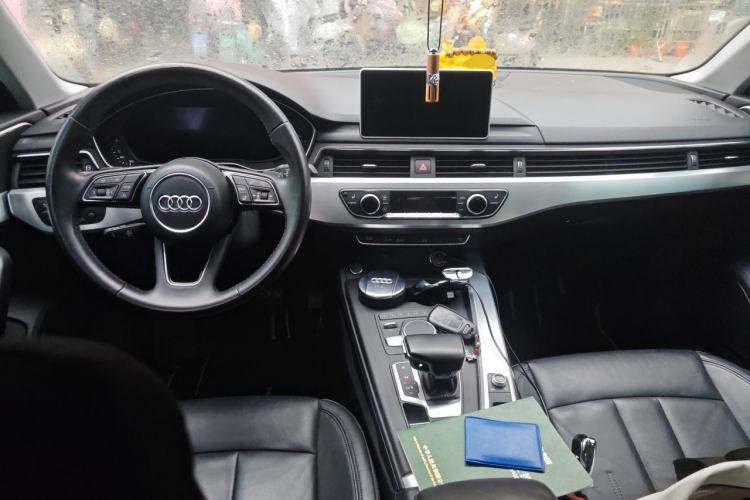 Used Audi A4L 2018 30th Anniversary Edition 40 TFSI Fashion Model Center Console