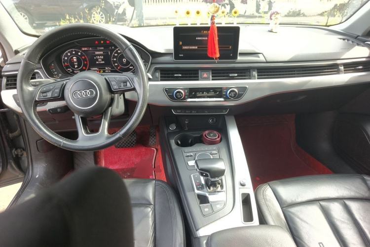 Used Audi A4L 2018 30th Anniversary Edition 40 TFSI Fashion Model Center Console