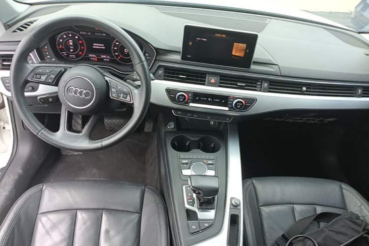 Used Audi A4L 2018 30th Anniversary Edition 40 TFSI Fashion Model Center Console