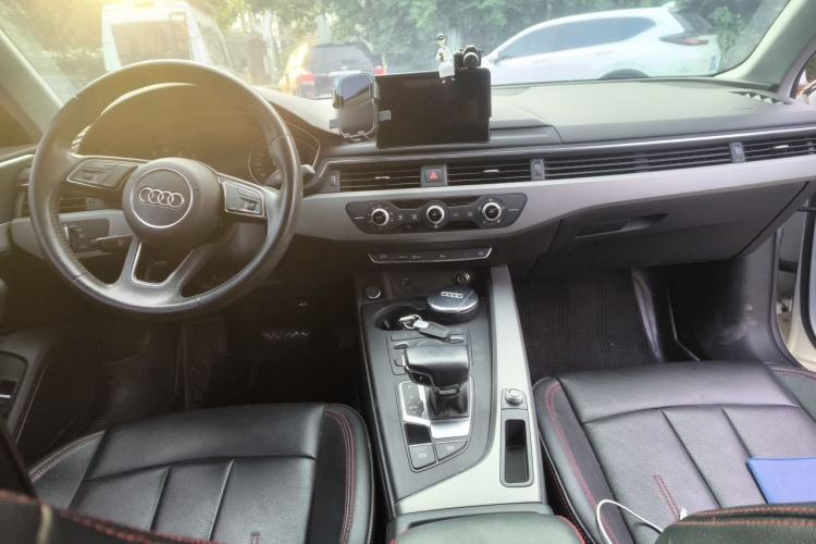 Used Audi A4L 2018 30th Anniversary Edition 40 TFSI Trendy Model Center Console