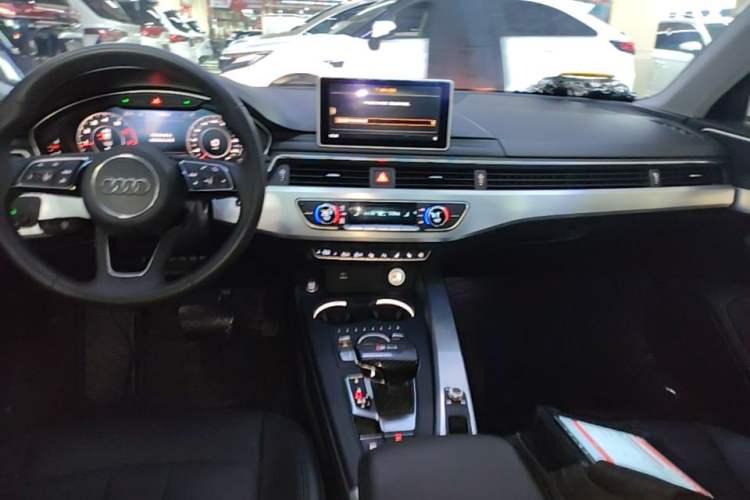 Used Audi A4L 2018 30th Anniversary Edition 40 TFSI Fashion Model Center Console
