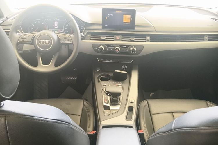 Used Audi A4L 2018 30th Anniversary Edition 40 TFSI Trendy Model Center Console