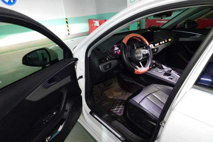 Used Audi A4L 2018 30th Anniversary Edition 30 TFSI Ambition Model Driver Seat