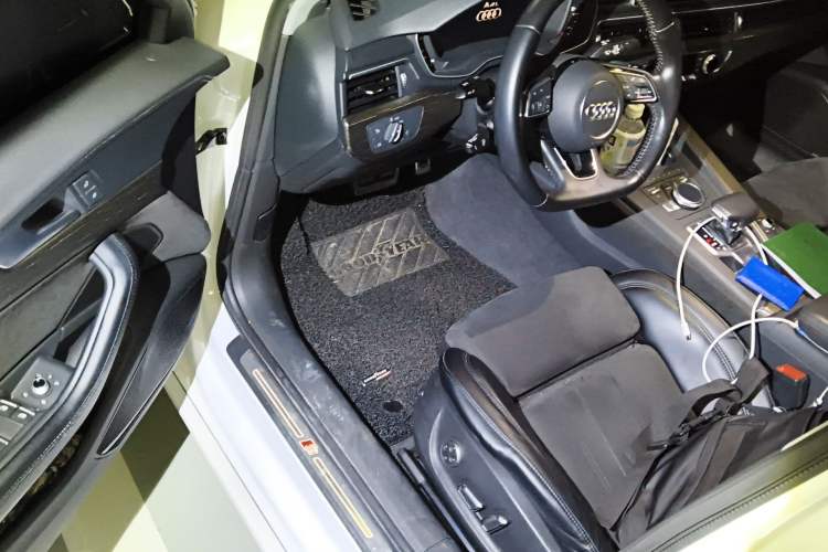 Used Audi A4L 2018 30th Anniversary Edition 40 TFSI Sport Edition Driver Seat