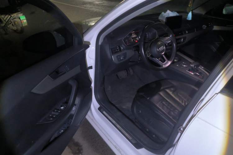 Used Audi A4L 2018 30th Anniversary Edition 40 TFSI Trendy Model Driver Seat