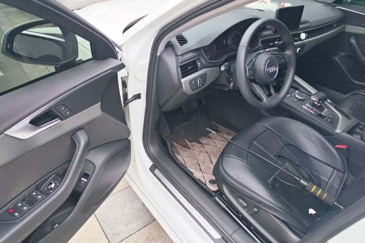 Used Audi A4L 2018 30th Anniversary Edition 40 TFSI Trendy Model Driver Seat