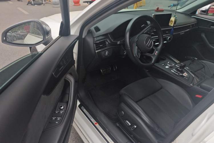 Used Audi A4L 2018 30th Anniversary Edition 45 TFSI quattro Sport model Driver Seat