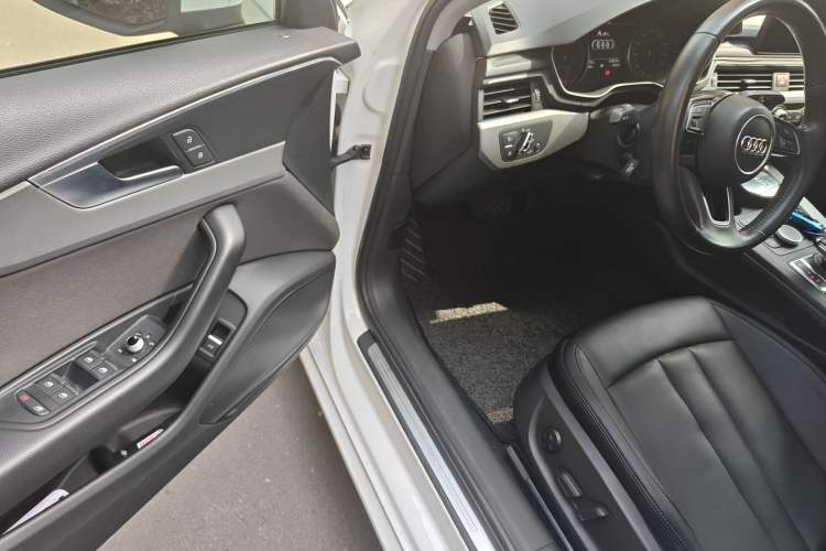 Used Audi A4L 2018 30th Anniversary Edition 40 TFSI Trendy Model Driver Seat