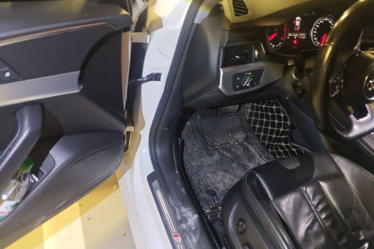 Used Audi A4L 2018 30th Anniversary Edition 45 TFSI quattro Individual Sport Edition Driver Seat