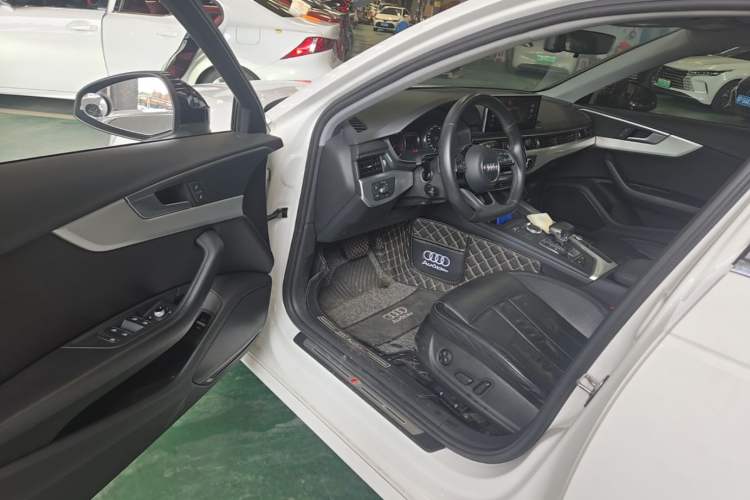 Used Audi A4L 2018 30th Anniversary Edition 45 TFSI quattro Individual Sport Edition Driver Seat