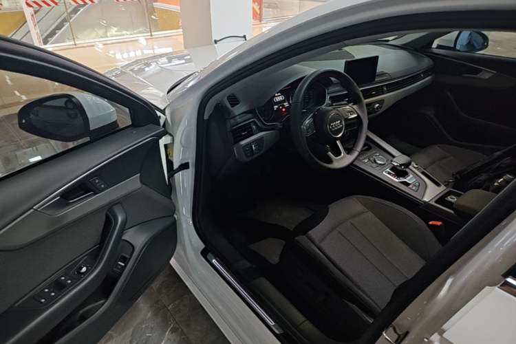 Used Audi A4L 2018 30th Anniversary Edition 40 TFSI Trendy Model Driver Seat