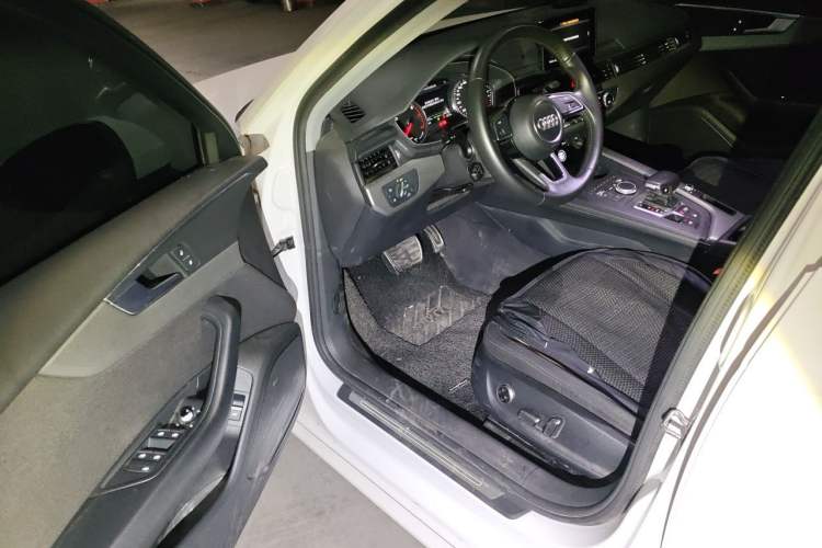 Used Audi A4L 2018 30th Anniversary Edition 40 TFSI Trendy Model Driver Seat