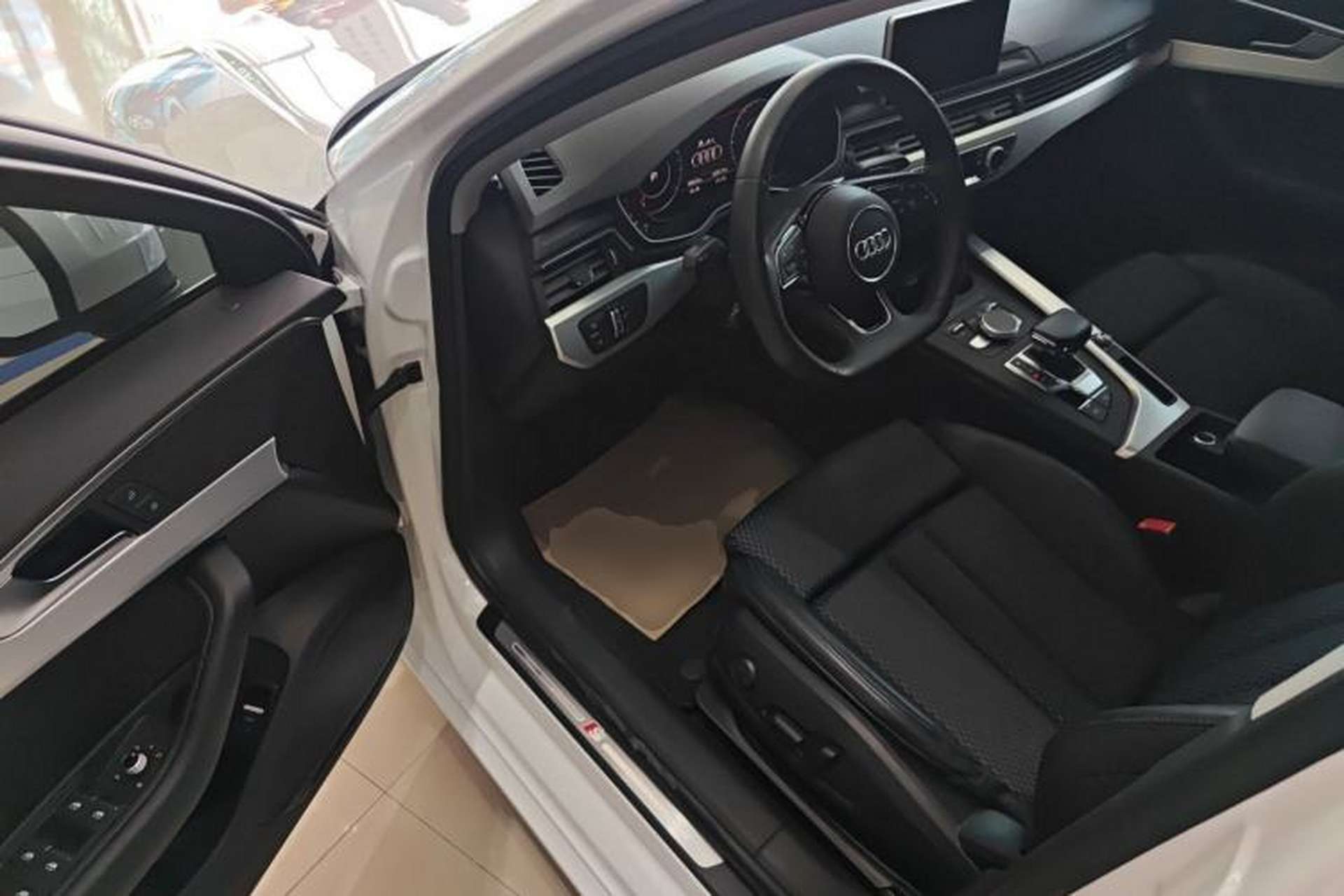 Used Audi A4L 2018 30th Anniversary Edition 40 TFSI Sport Edition Driver Seat
