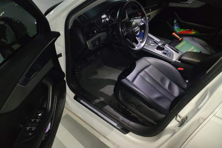 Used Audi A4L 2018 30th Anniversary Edition 30 TFSI Ambition Model Driver Seat