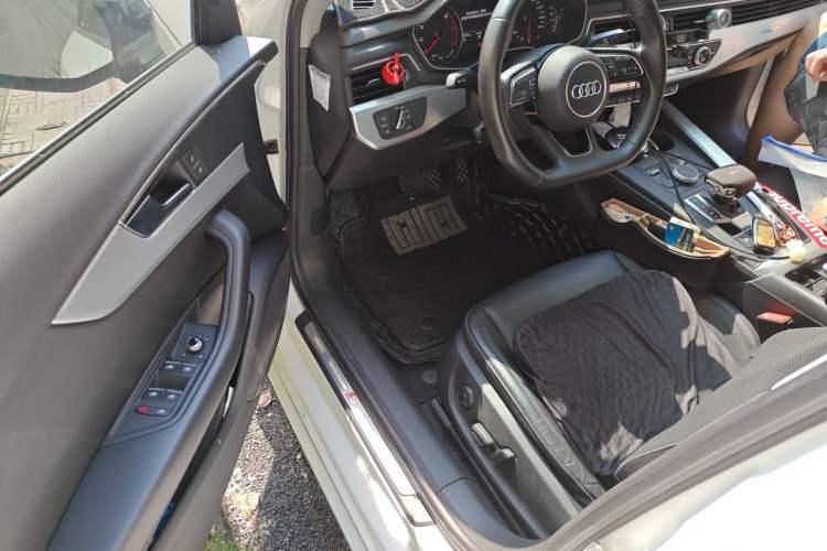 Used Audi A4L 2018 30th Anniversary Edition 45 TFSI quattro Individual Sport Edition Driver Seat