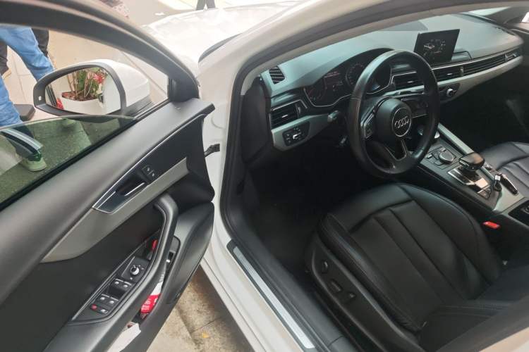 Used Audi A4L 2018 30th Anniversary Edition 30 TFSI Ambition Model Driver Seat
