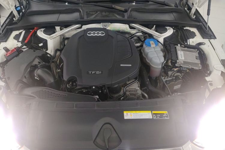 Used Audi A4L 2018 30th Anniversary Edition 40 TFSI Fashion Model Engine Bay