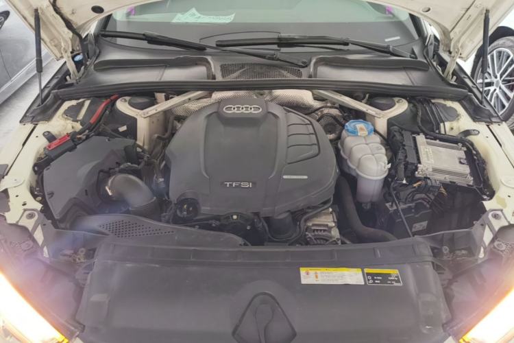 Used Audi A4L 2018 30th Anniversary Edition 40 TFSI Fashion Model Engine Bay