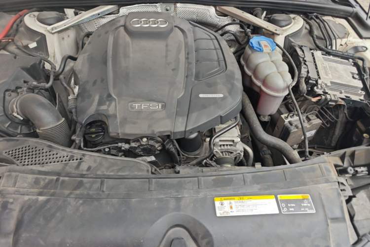 Used Audi A4L 2018 30th Anniversary Edition 40 TFSI Fashion Model Engine Bay