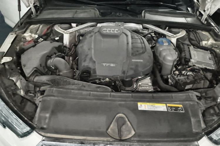 Used Audi A4L 2018 30th Anniversary Edition 40 TFSI Fashion Model Engine Bay
