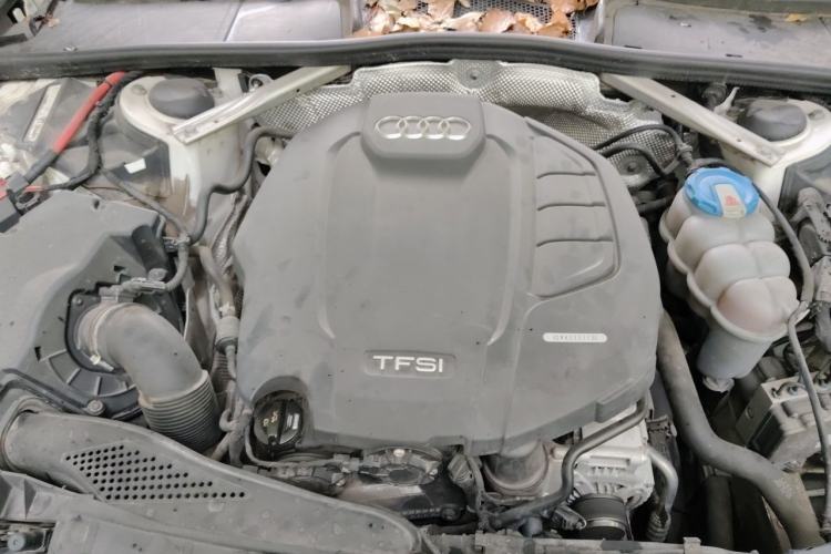 Used Audi A4L 2018 30th Anniversary Edition 40 TFSI Fashion Model Engine Bay