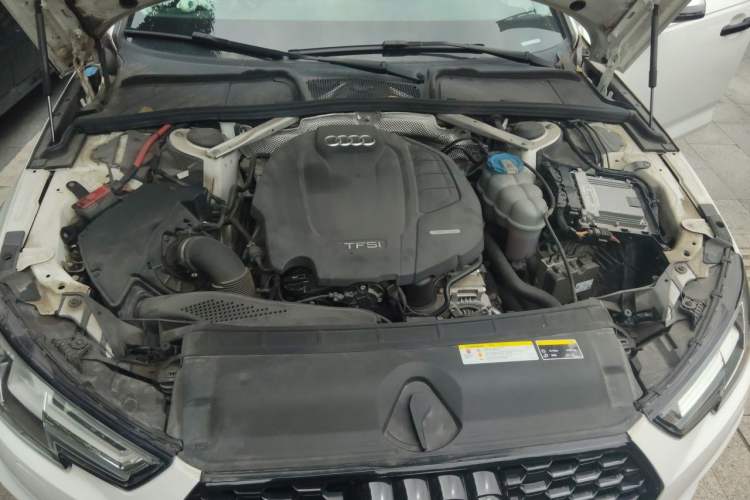 Used Audi A4L 2018 30th Anniversary Edition 40 TFSI Fashion Model Engine Bay