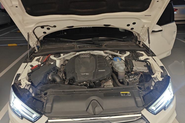 Used Audi A4L 2018 30th Anniversary Edition 40 TFSI Fashion Model Engine Bay