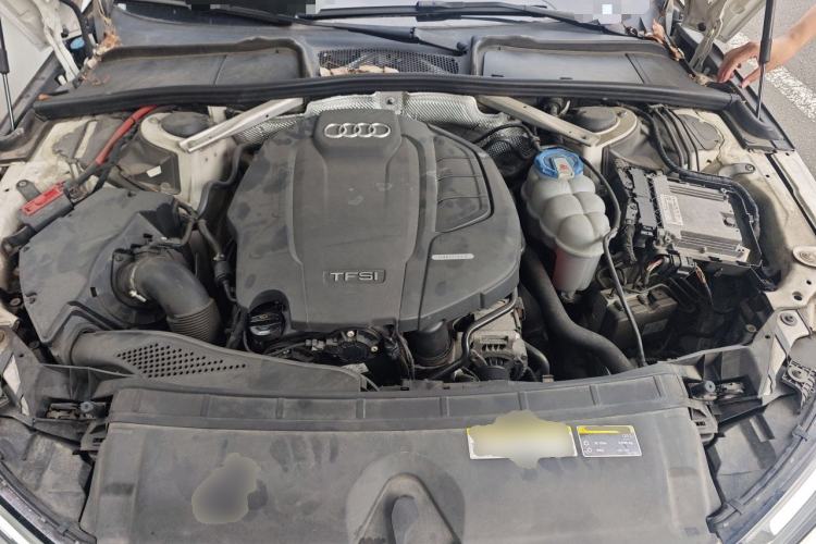 Used Audi A4L 2018 30th Anniversary Edition 40 TFSI Fashion Model Engine Bay