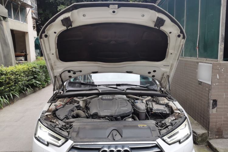 Used Audi A4L 2018 30th Anniversary Edition 40 TFSI Fashion Model Engine Bay
