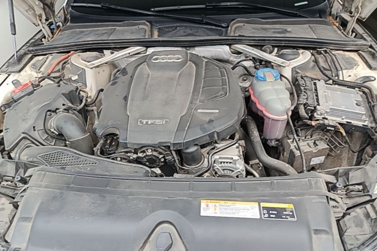 Used Audi A4L 2018 30th Anniversary Edition 40 TFSI Fashion Model Engine Bay