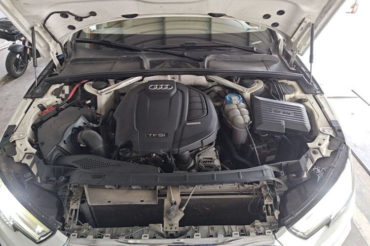 Used Audi A4L 2018 30th Anniversary Edition 40 TFSI Fashion Model Engine Bay