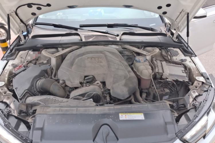Used Audi A4L 2018 30th Anniversary Edition 30 TFSI Ambition Model Engine Bay