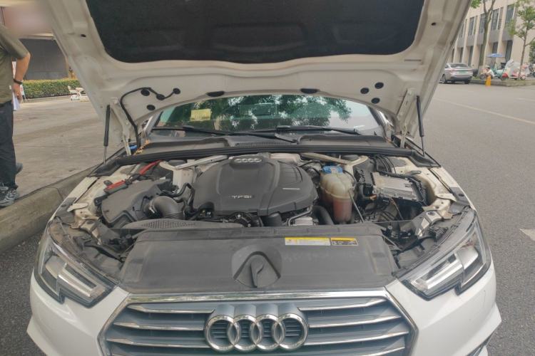 Used Audi A4L 2018 30th Anniversary Edition 40 TFSI Fashion Model Engine Bay