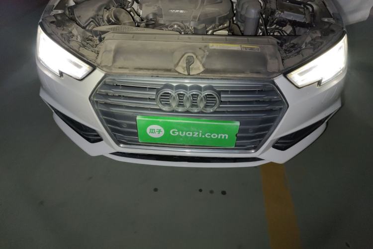 Used Audi A4L 2018 30th Anniversary Edition 40 TFSI Fashion Model Engine Bay