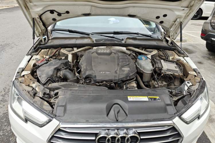 Used Audi A4L 2018 30th Anniversary Edition 40 TFSI Fashion Model Engine Bay