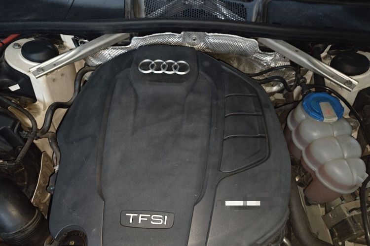Used Audi A4L 2018 30th Anniversary Edition 40 TFSI Fashion Model Engine Bay