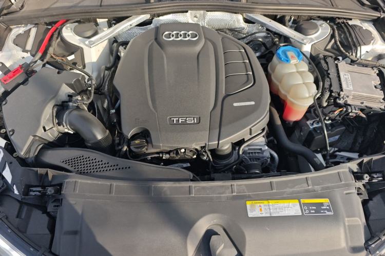 Used Audi A4L 2018 30th Anniversary Edition 40 TFSI Fashion Model Engine Bay