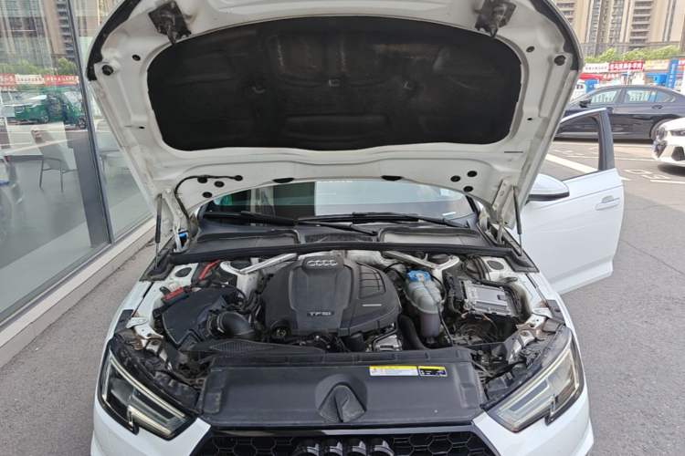 Used Audi A4L 2018 30th Anniversary Edition 40 TFSI Fashion Model Engine Bay